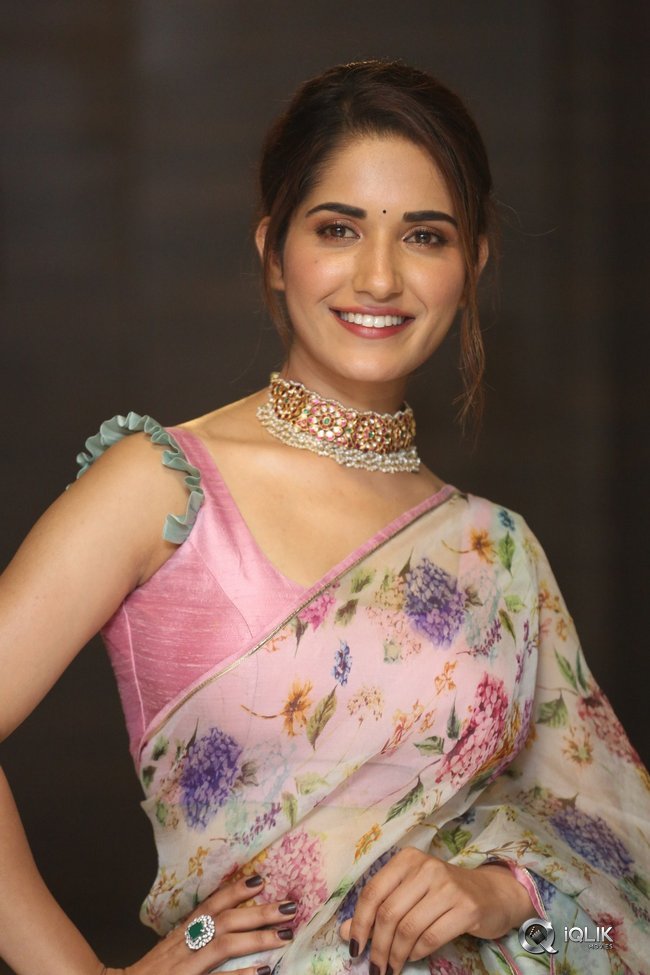 Ruhani-Sharma-at-Hit-Movie-Pre-Release-Event